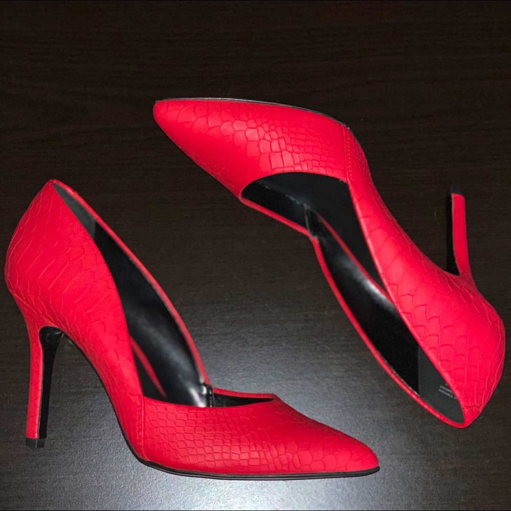 Aldo Red pointed toe heel. Size 8.5. New